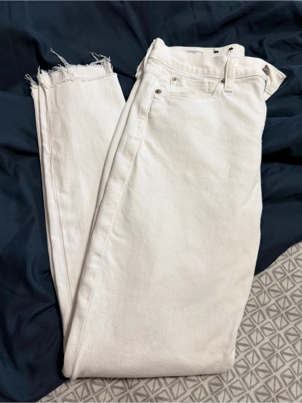 GAP White Women's Frayed Hem Jeans size 8R